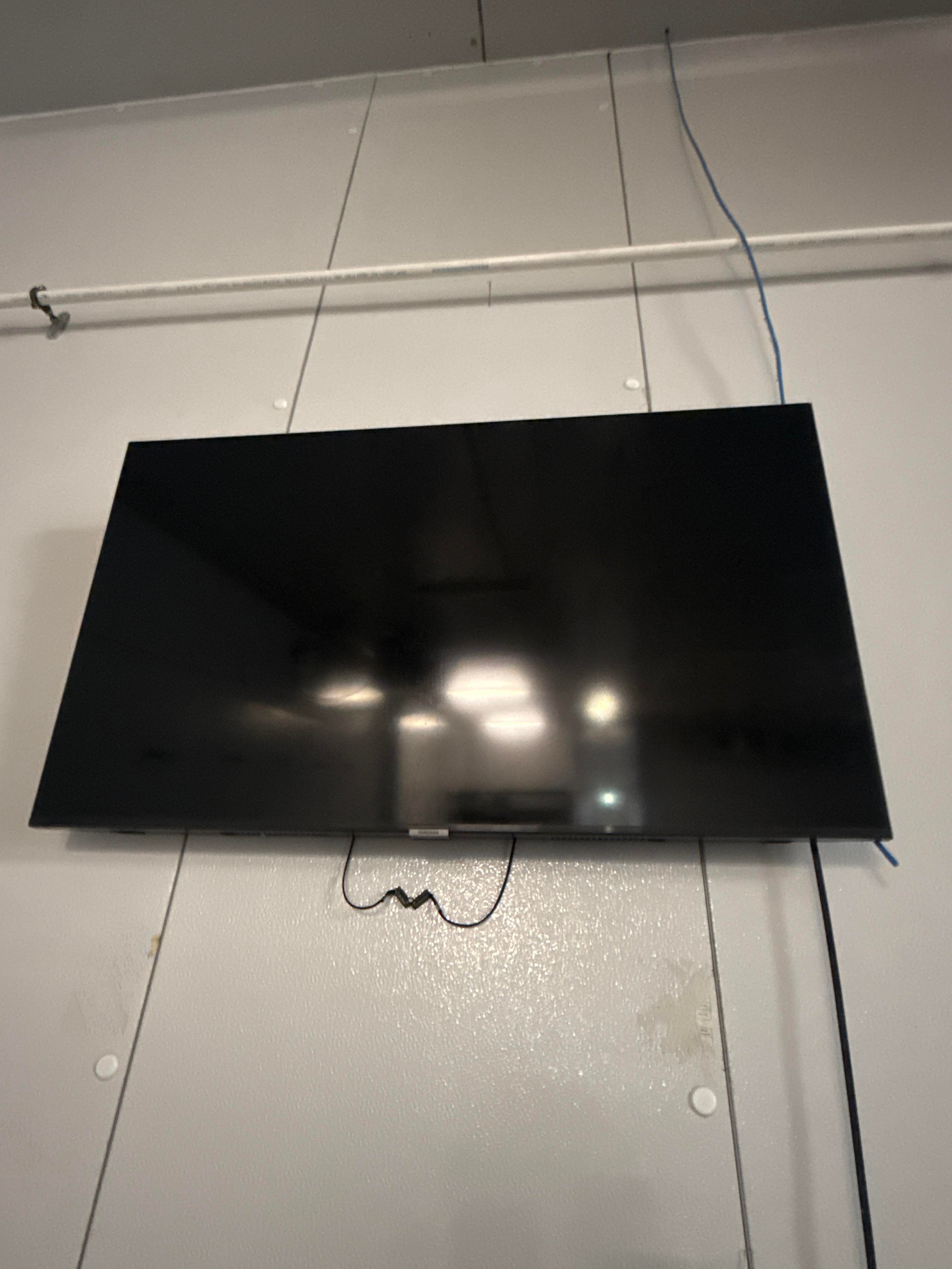 Samsung Wall Mount Flat Screen TV with Mount