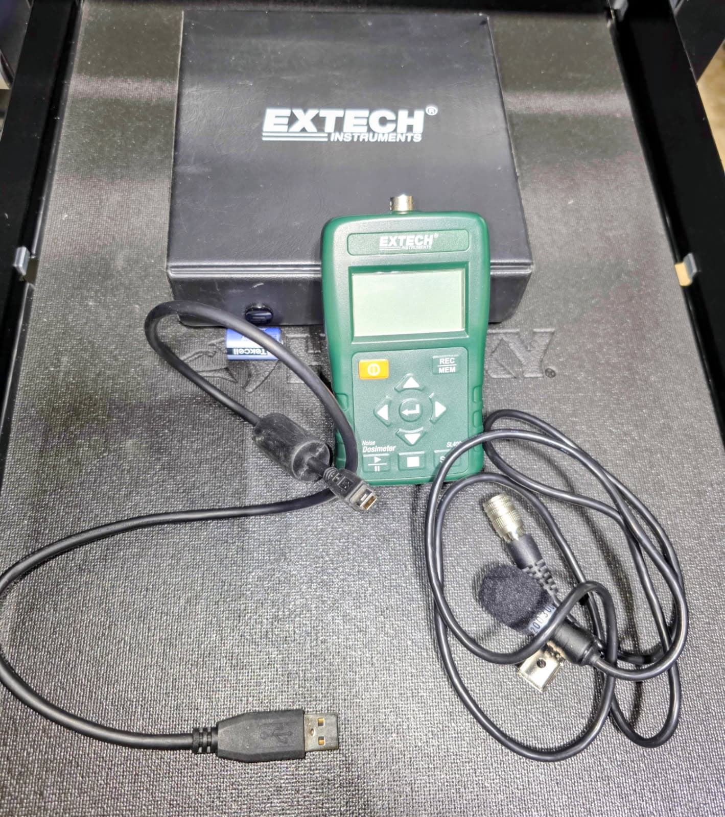 Extech SL400 Personal Noise Dosimeter with USB Interface, External Microphone, and Hard Case