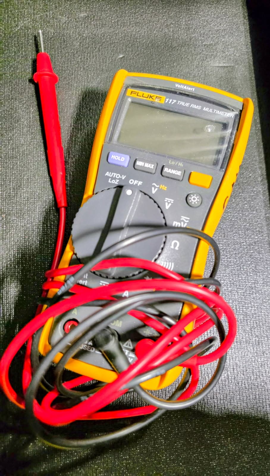 Fluke 117 True RMS Electrician's Digital Multimeter with Non-Contact Voltage Detection