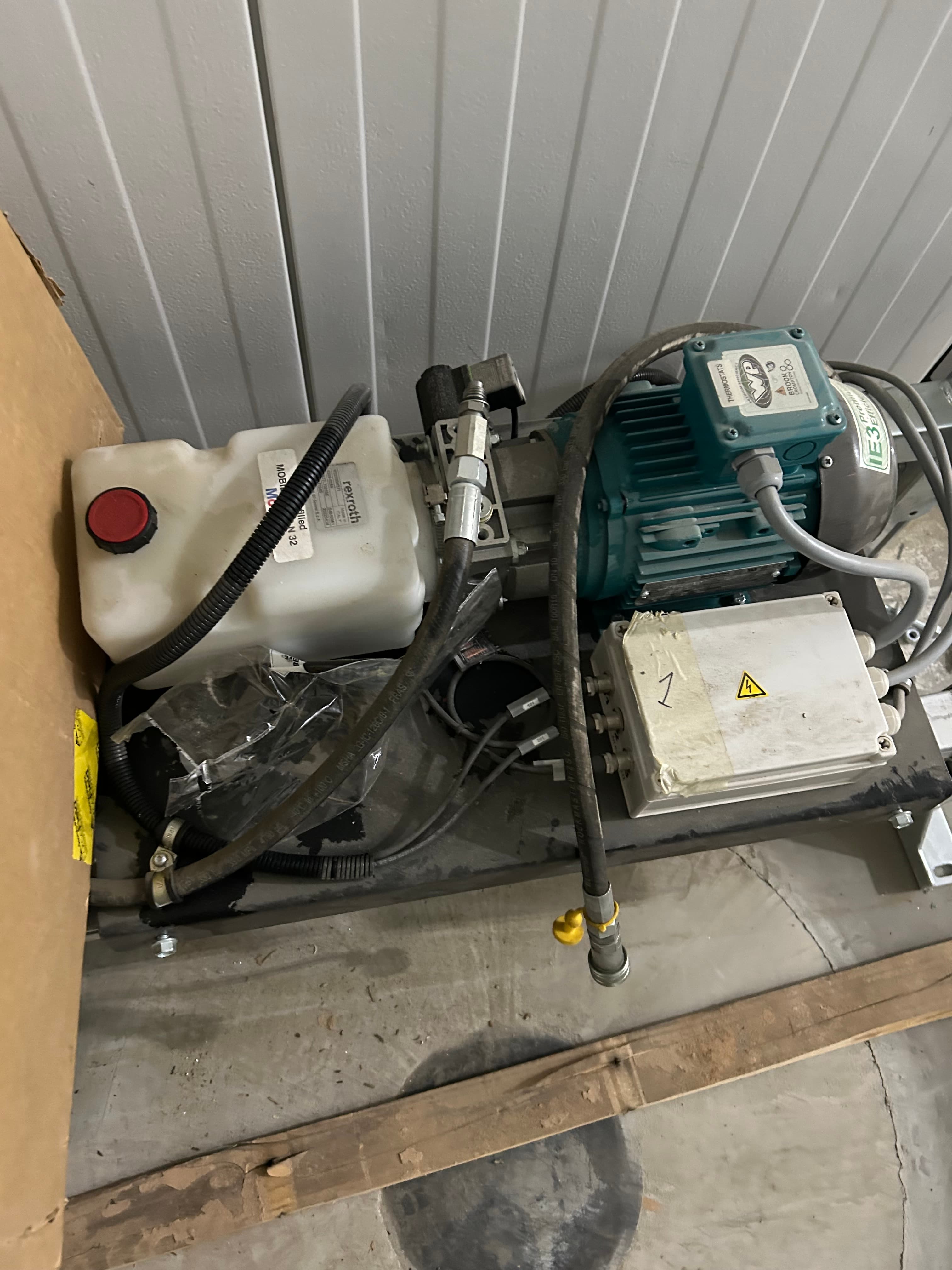 VPG Marco M2 020090-D2 Hydraulic Scissor Lift Table, 2000 KG Capacity w/ Integrated Roller Conveyor Transfer System & Rexroth HPU (Lot 1 of 2) | Greater Atlanta, GA