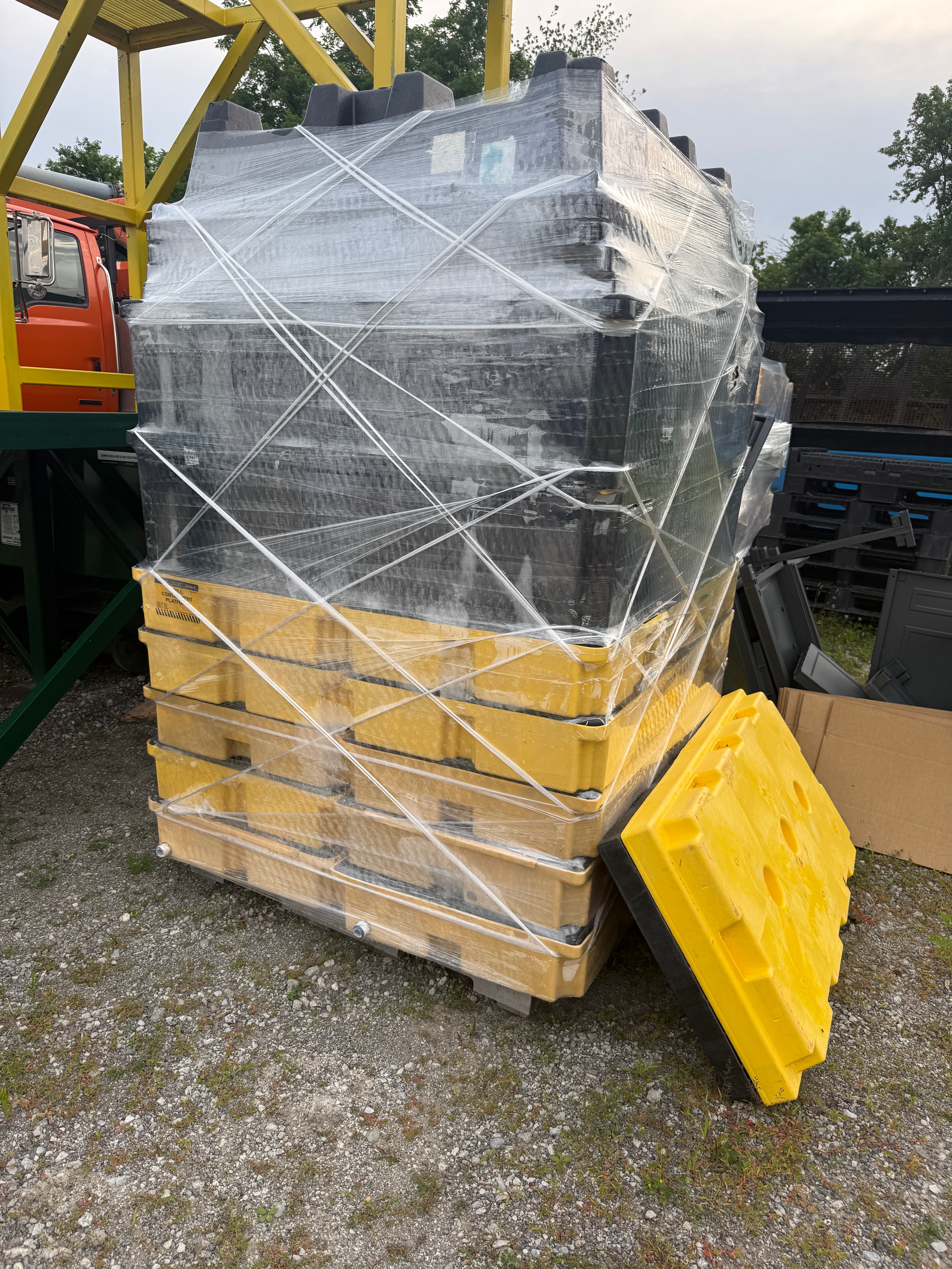 Pallet Spill-Containment Units — Lot (Yellow Poly Drum Spill Decks)