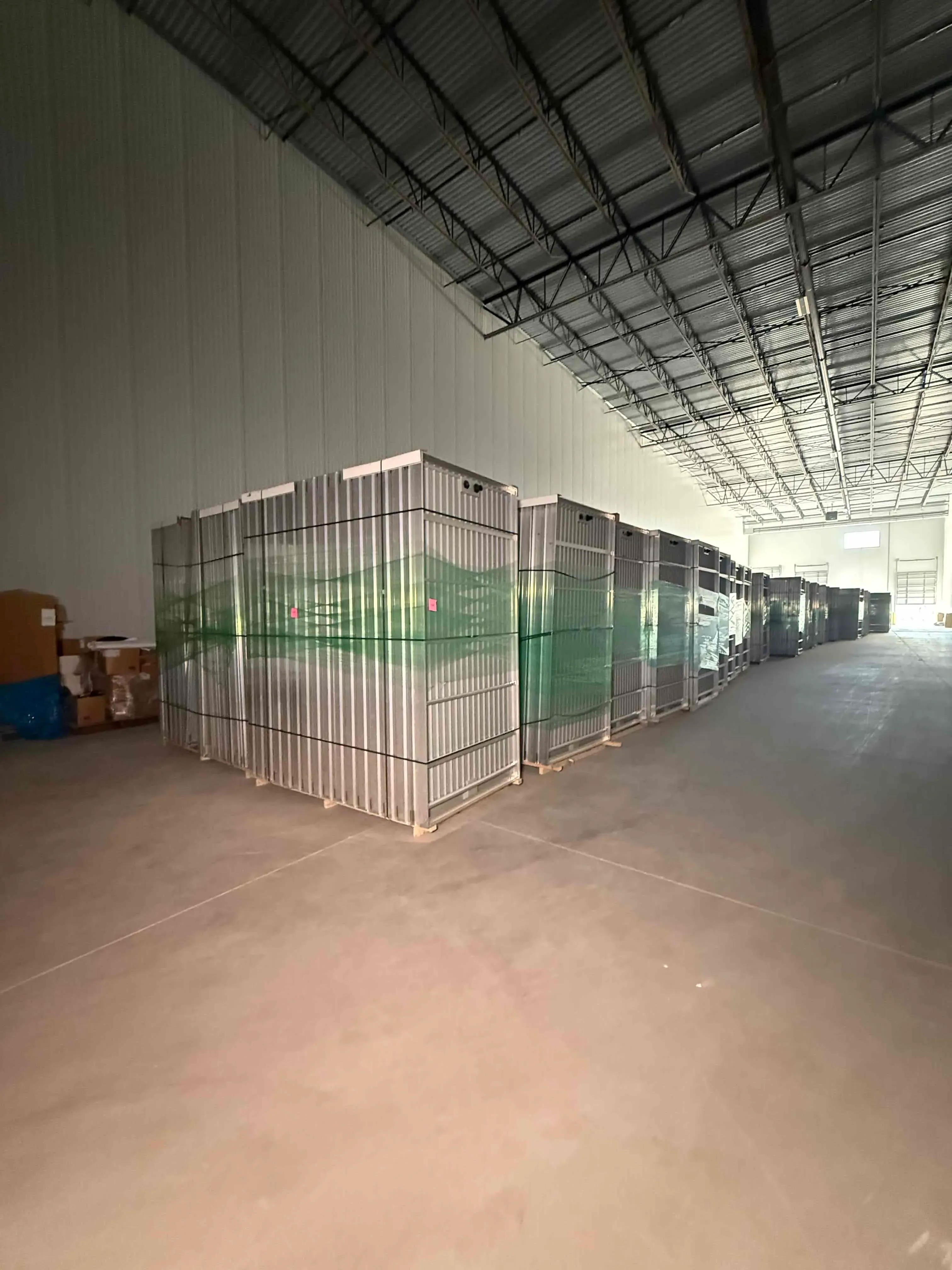 SB481b: Ebb and Flood Growing Containers – Logiqs AS/RS Hydroponic System (9 Pallets, 144 Containers)