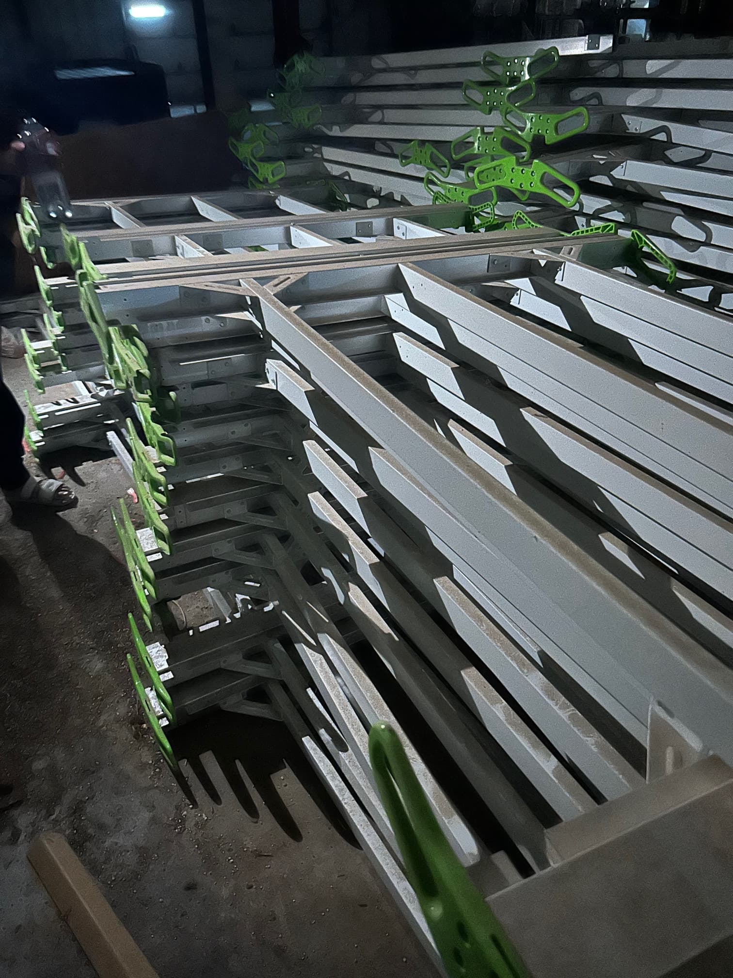 Botanicare Slide Bench System 4FT x 17FT-6IN, 20IN Height (Lot of 40) | Fairview, OK